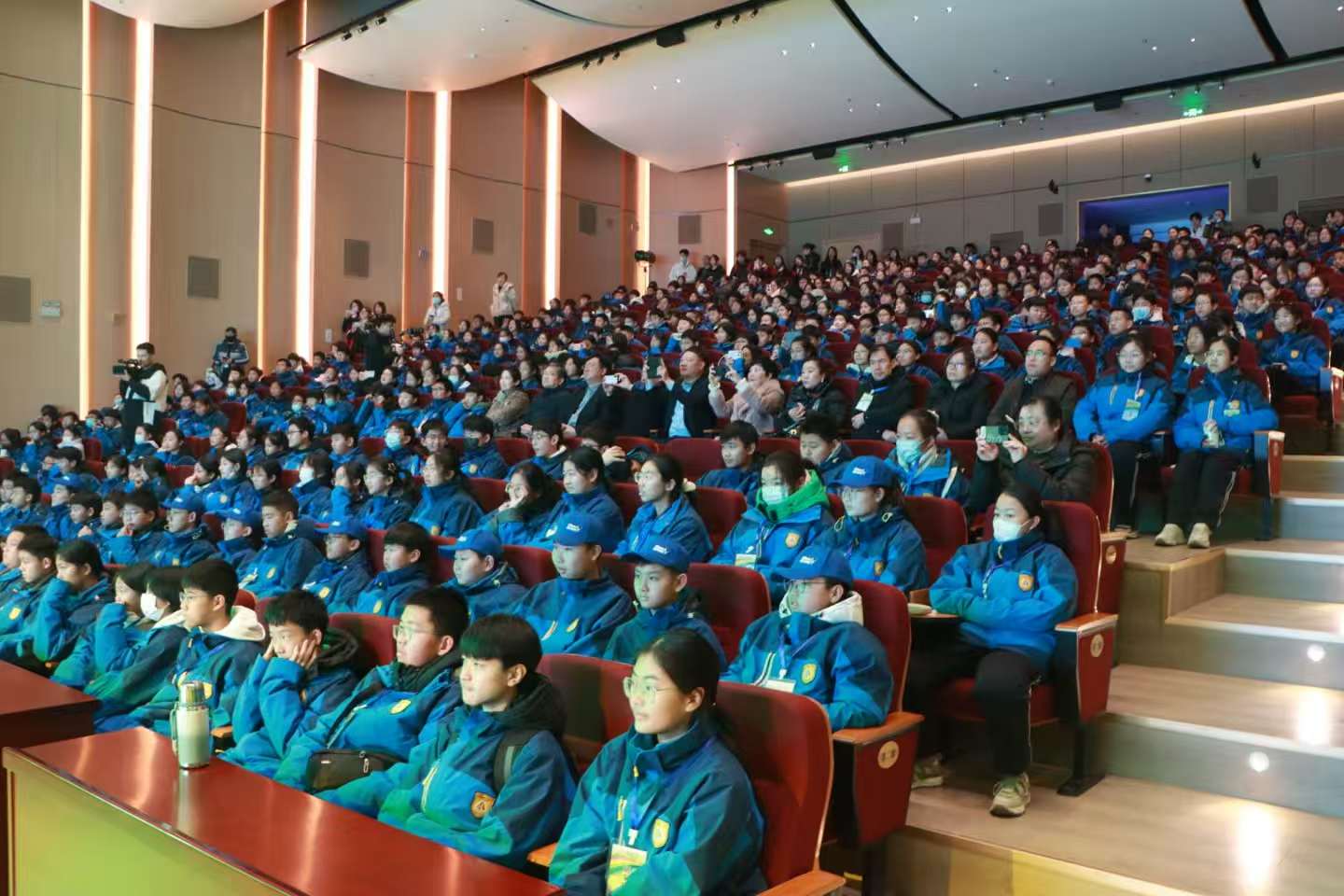 20241224滚球官网举办枣庄四十一中“品书香雅韵,做书香少年”研学行开幕式3.jpg