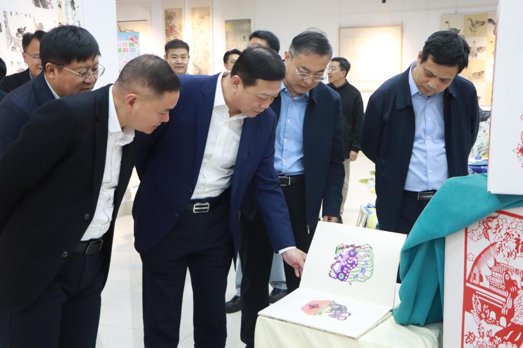20241021陈永生部长、左文副市长来滚球官网调研 (1).jpg