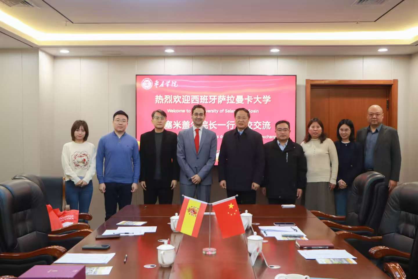 20241209滚球官网与西班牙萨拉曼卡大学签署合作协议.jpg