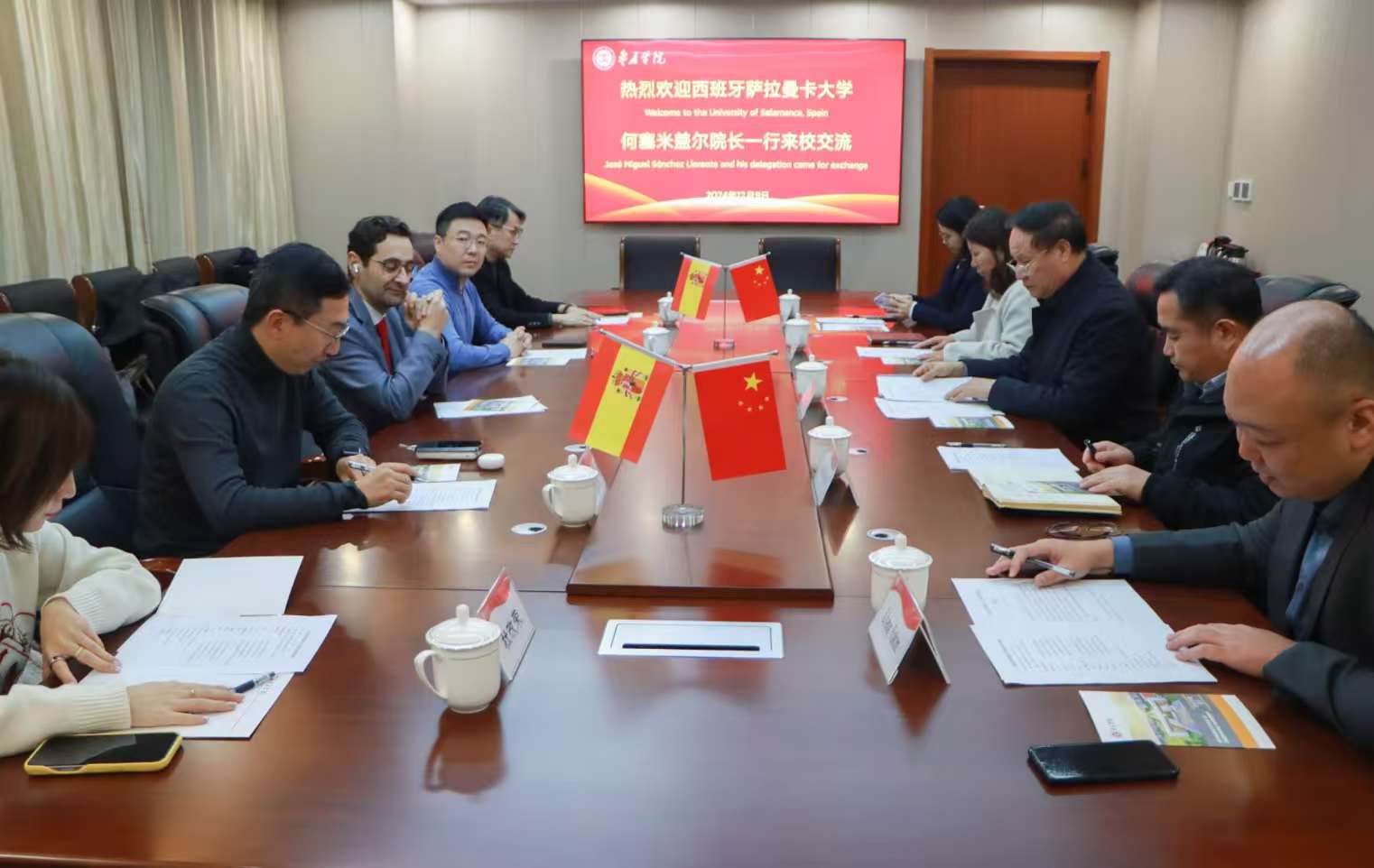 20241209滚球官网与西班牙萨拉曼卡大学签署合作协议1.jpg